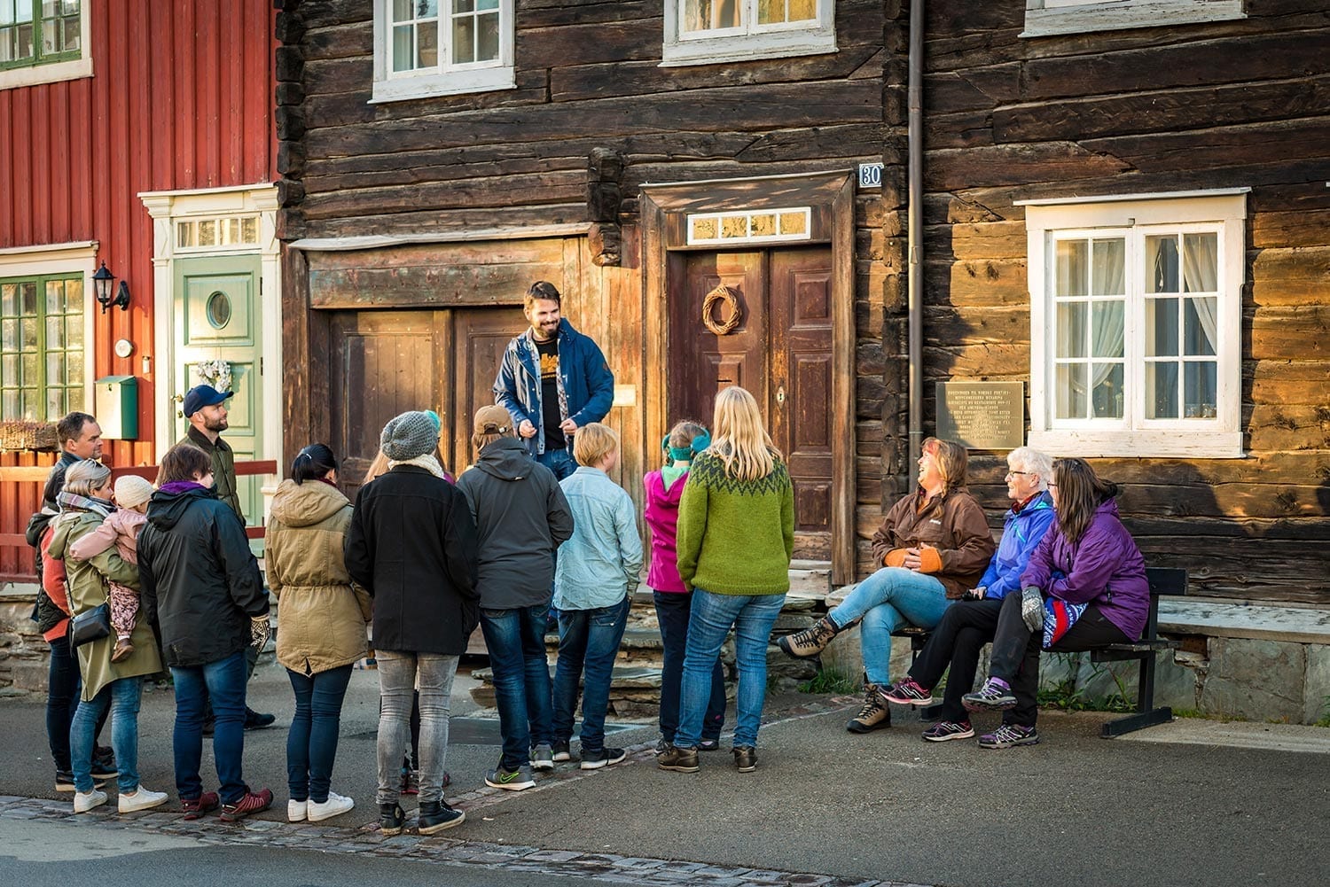 Bergstadvandring. En times omvisning i Røros sentrum med guide fra Rørosmuseet.