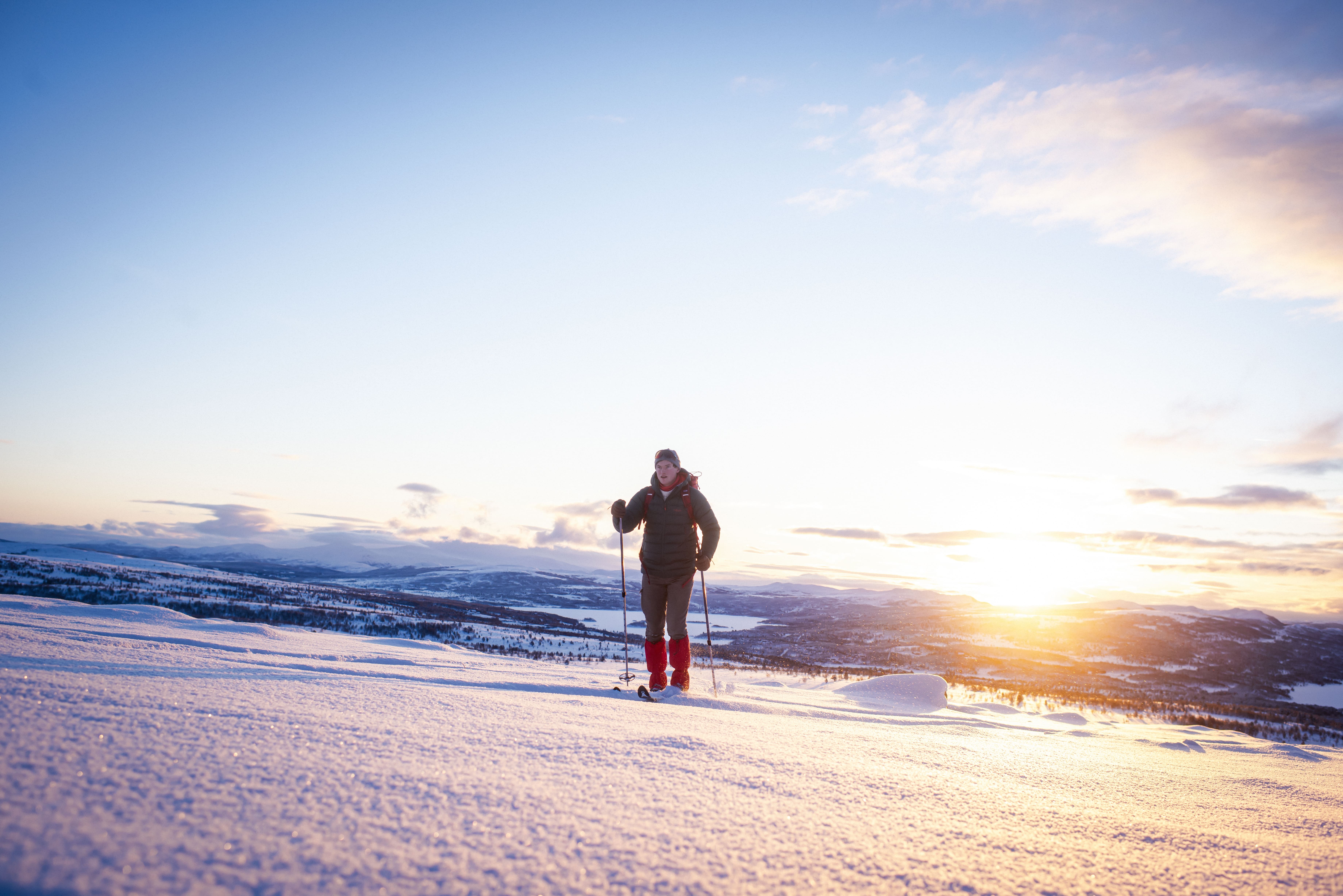Skiing-randonee-winter-activity-snow-sunrise-hiking